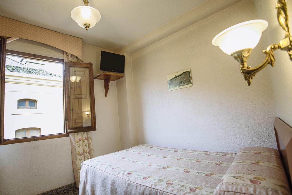 Hostal Plaza Ciudad-Rodrigo Oda fotoğraf