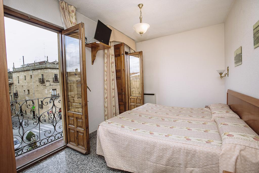 Hostal Plaza Ciudad-Rodrigo Oda fotoğraf