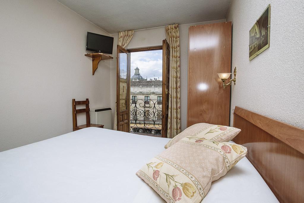 Hostal Plaza Ciudad-Rodrigo Dış mekan fotoğraf